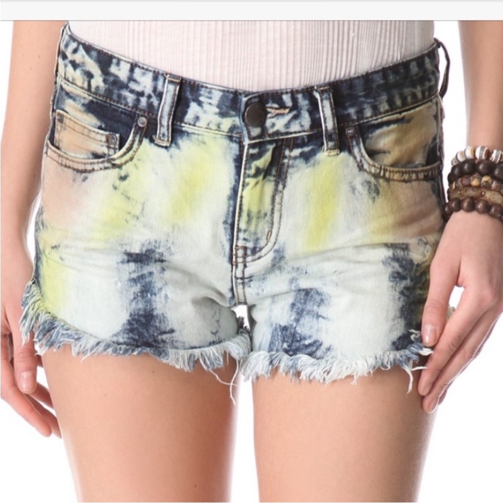 Free people tie dye bleach acid wash paint splatter distressed denim shorts